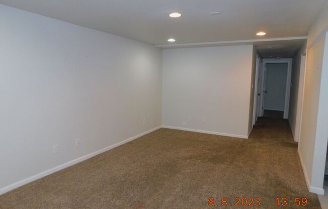 3 beds, 1 bath, $1,550, Unit 4622B