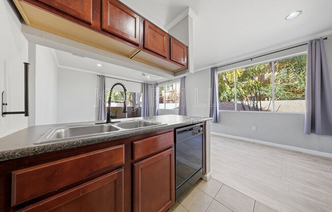 2 beds, 1 bath, 855 sqft, $1,500, Unit Apt 1053