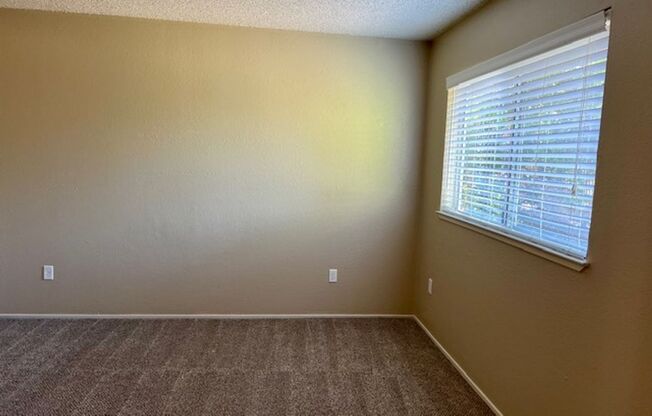 1 bed, 1 bath, 700 sqft, $1,500, Unit 90