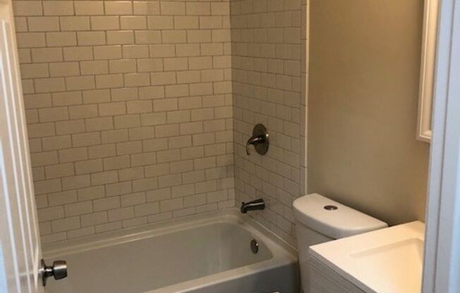 2 beds, 1 bath, 1,050 sqft, $2,500, Unit 4 WC- 19