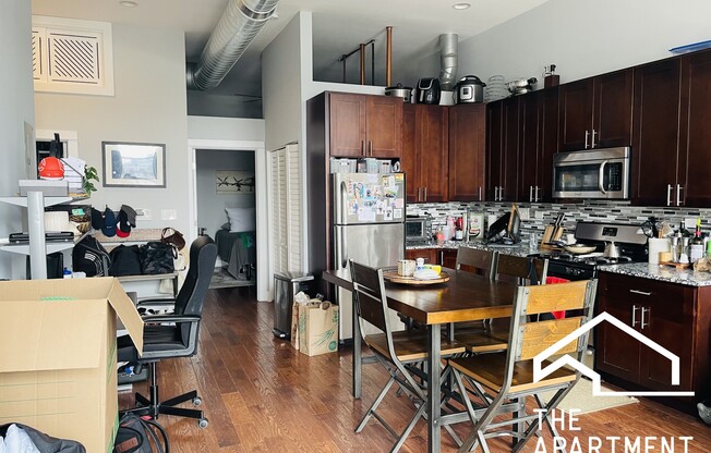 707 N Milwaukee Ave 4R