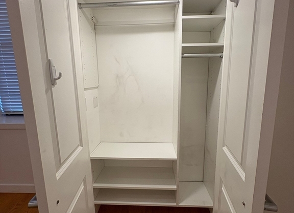 2 beds, 1 bath, $2,250, Unit 202