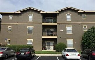 Beautiful condo ready to make your new home!