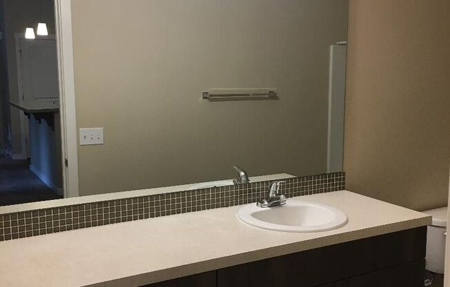 1 bed, 1 bath, $1,695, Unit 4838-304