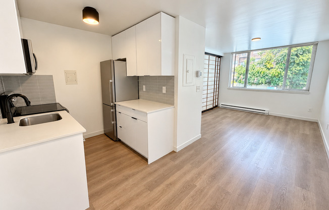 Studio, 1 bath, 375 sqft, $1,450, Unit 306