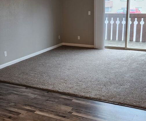 2 beds, 1 bath, 885 sqft, $750, Unit 215