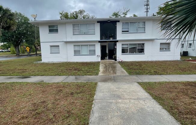 2 Bedroom 1.5 Bath in the Heart of Downtown Deland-Available 12/10/24