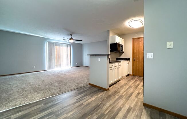 1 bed, 1 bath, 843 sqft, $1,181, Unit 05-203