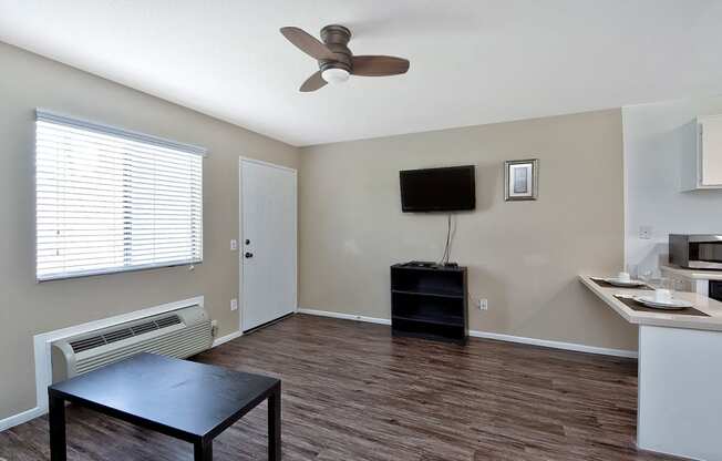 Large Rooms at CENTREPOINTE, Colton, 92324