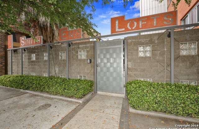 Historic Apartment in the heart of South town, San Antonio!