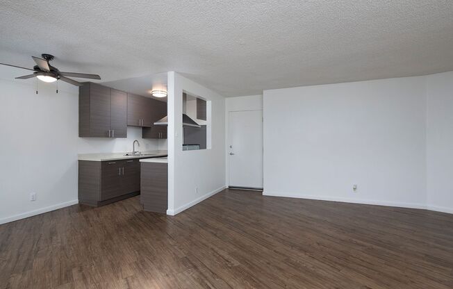 2 beds, 2 baths, 987 sqft, $2,895, Unit 40-10