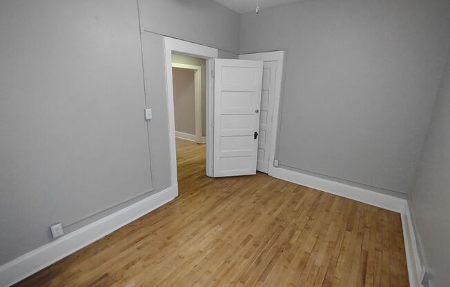 2 beds, 1 bath, 639 sqft, $1,200, Unit 060