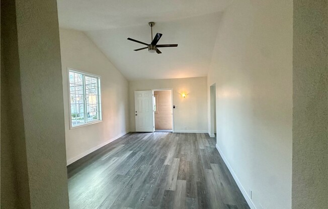 1762 N Las Palmas Ave