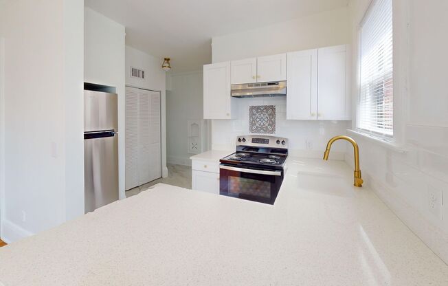 1 bed, 1 bath, $1,350, Unit Unit 06 - 2331