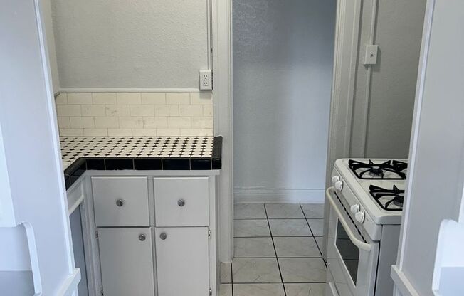 Studio, 1 bath, 525 sqft, $1,595, Unit 215