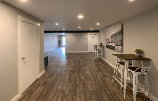 2 beds, 1 bath, $2,250, Unit 220