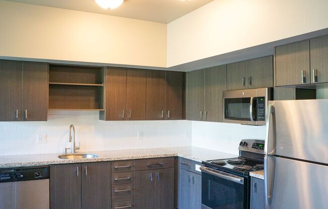 2 beds, 2 baths, $2,050, Unit 401