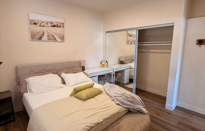 Charming furnished 1BR/1BA Room in Oakland.