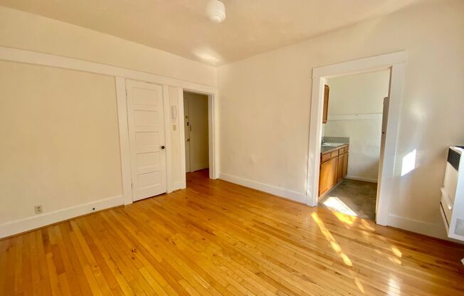 1 bed, 1 bath, 554 sqft, $1,495, Unit 05