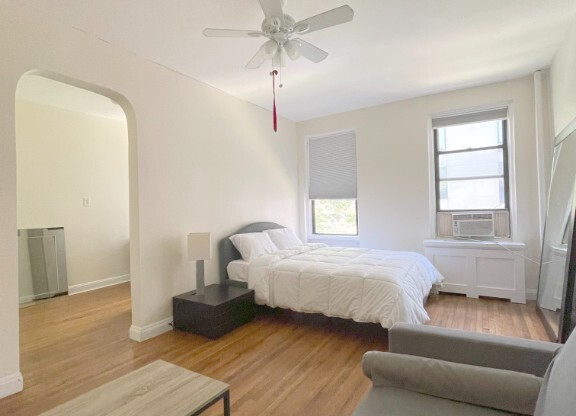 465 W 57 ST