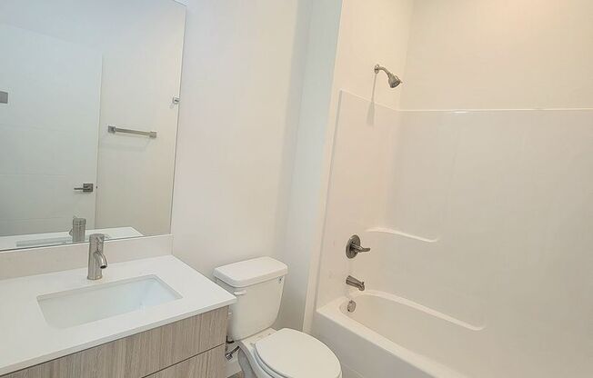 Studio, 1 bath, 326 sqft, $1,225, Unit 7