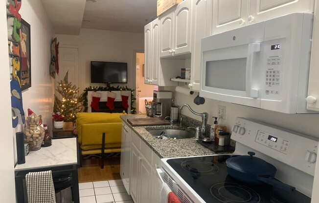 2 beds, 2 baths, $3,900, Unit 4