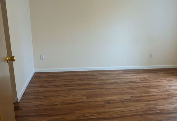 2 beds, 1 bath, 750 sqft, $1,425, Unit 26