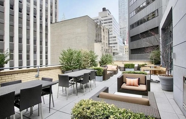 2 beds, 1 bath, 845 sqft, $6,100, Unit 15F