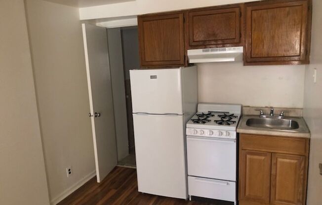 1 bed, 1 bath, $999, Unit B06