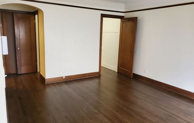 Studio, 1 bath, 429 sqft, $1,275, Unit Unit 208