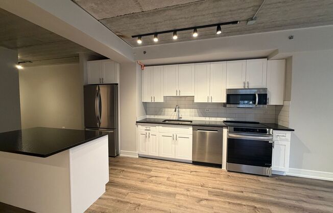 2 beds, 2 baths, 908 sqft, $3,650, Unit 952-202