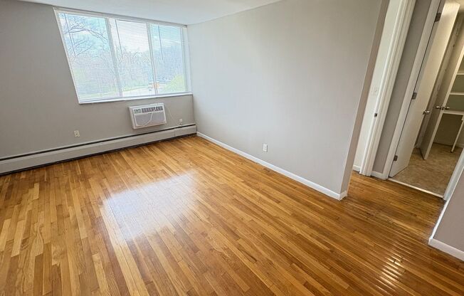 Marquette Apartments East-MASTER