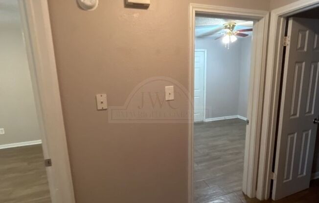 2 beds, 1 bath, $675, Unit 105 Reagan Ave W Unit 43