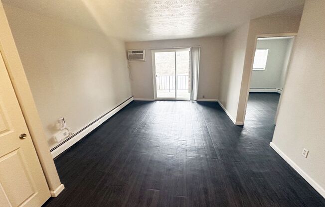 1 bed, 1 bath, 560 sqft, $825, Unit 725-02