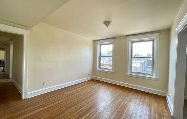 3 beds, 1 bath, 1,400 sqft, $1,550, Unit 210-F48