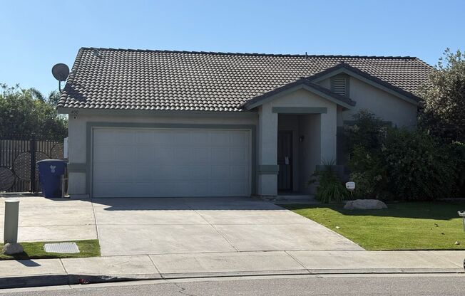Home with a Huge backyard!