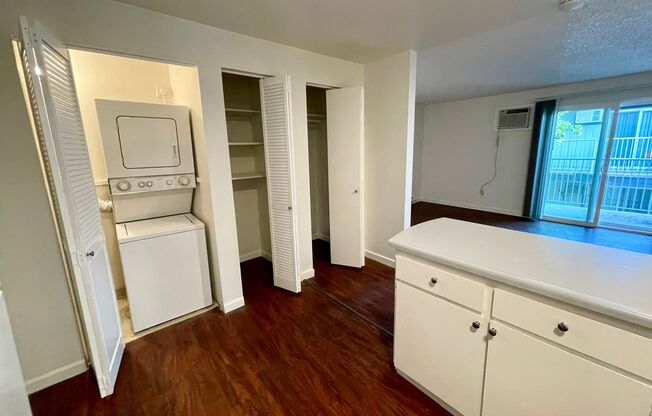 2 beds, 1 bath, 780 sqft, $1,155, Unit 21