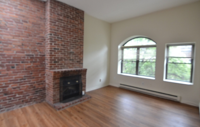 1 bed, 1 bath, 559 sqft, $2,995, Unit 60-10