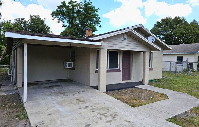 3 Bedroom, 2 Bath Single-Family house with a HUGE backyard in Lakeland!