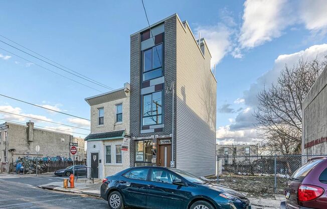 Stunning 3-Bedroom Townhouse With Rooftop Deck and Finished Basement In Port Richmond! Available NOW!