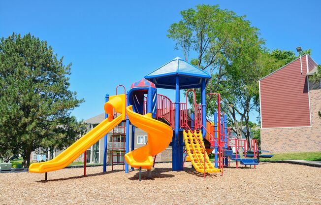 1 bed, 1 bath, 702 sqft, $950, Unit 42S-3D