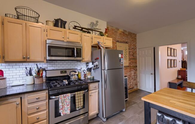 Large 3 Bedroom in Midtown