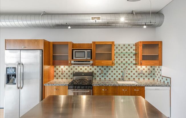 Studio, 1 bath, $2,100