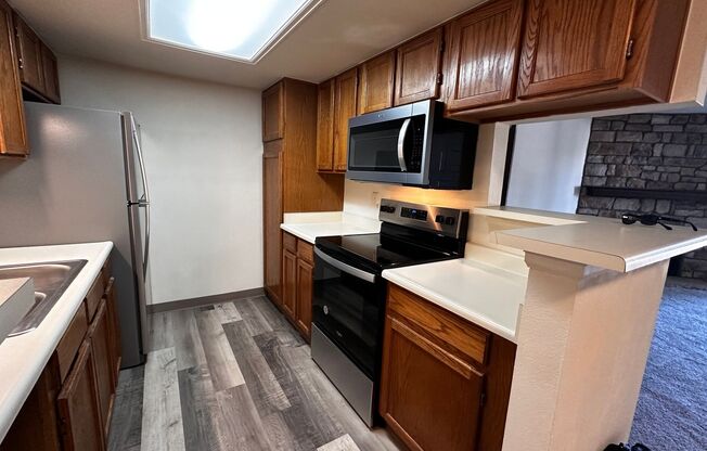 2 beds, 2 baths, $1,895