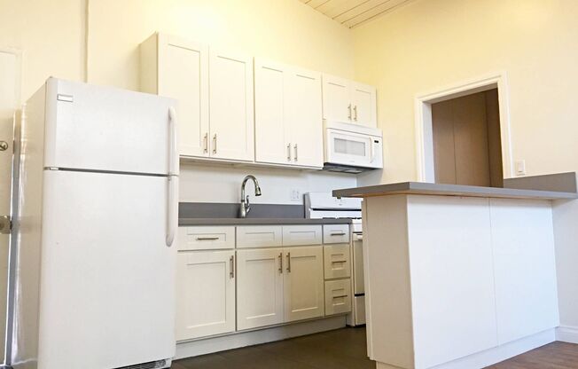 6871 Franklin Ave - Hollywood Cozmo