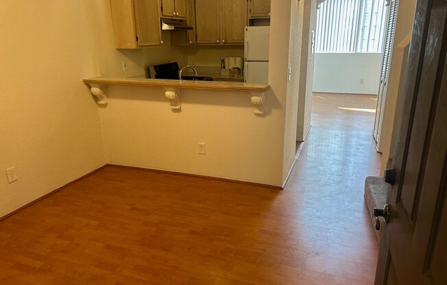 1 bed, 1.5 baths, $2,050, Unit 104