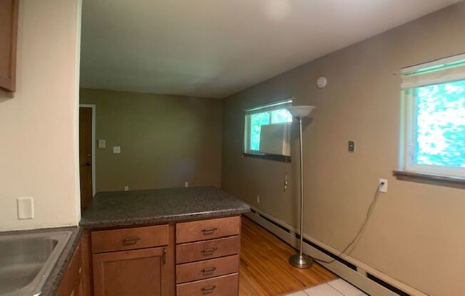 1 bed, 1 bath, 650 sqft, $850, Unit Unit 5