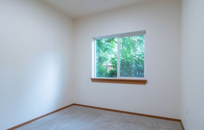 3 beds, 2 baths, $2,400, Unit 102