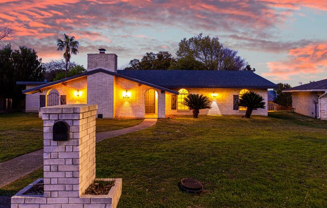 BEAUTIFULLY RENOVATED ONE STORY HOME IN A NICE QUIET NEIGHBORHOOD***MEDICAL CENTER