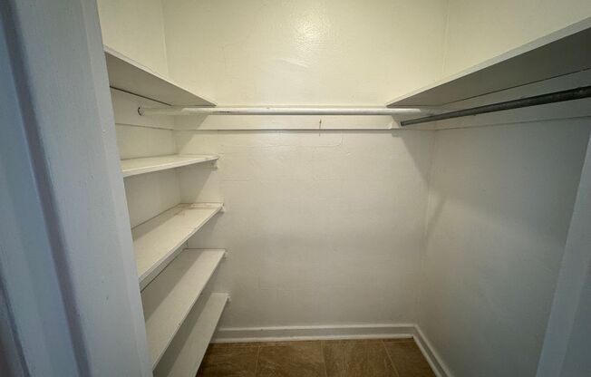 3 beds, 1 bath, $2,175, Unit 210C